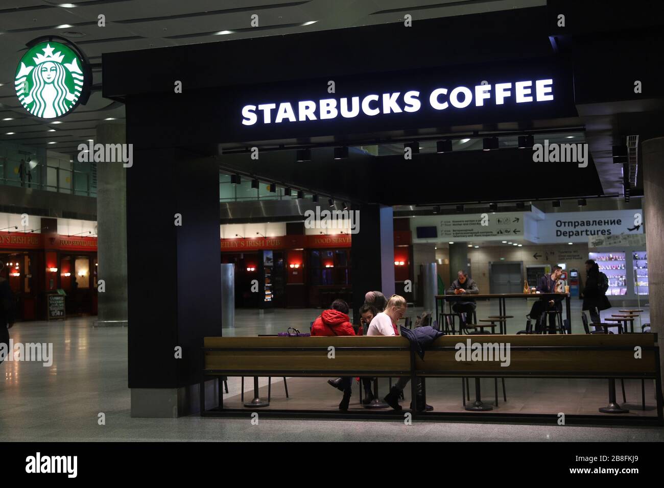 Das Logo von Starbucks Kaffee ist im Galeria Shopping and Entertainment Center zu sehen. Stockfoto