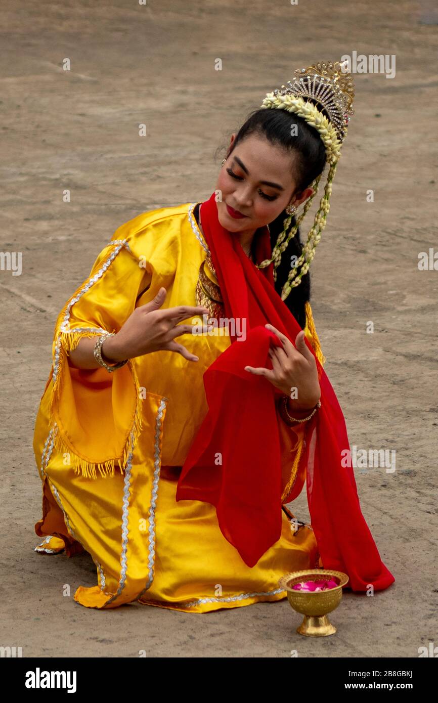 Willkommen Dance Performer in Banjarmasin, Kalimantan, Indonesien Stockfoto