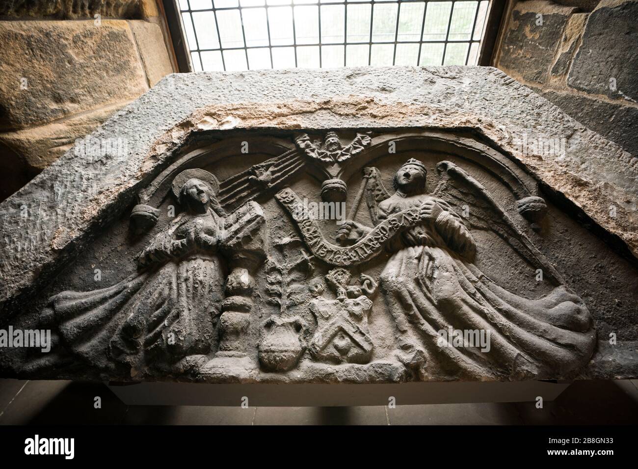 Annunication Stone, eine Skulptur aus dem Jahr 1530 nach Christus, die die Geschichte des Erzengels erzählt, der der Jungfrau Maria erscheint, die einst im Königspalast saß. Stockfoto