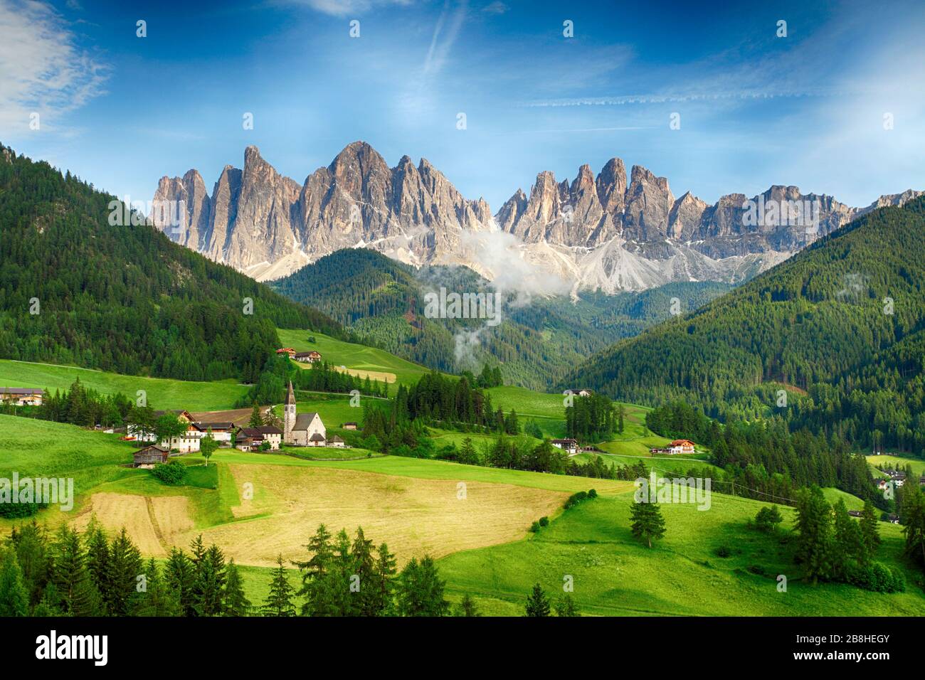 Blick auf die Landschaft von Santa Maddalena im Nationalpark Puez odle oder Geisler Summit. In Den Bergen, In Südtirol. Lage Bolzano, Italien, Europa. Stockfoto