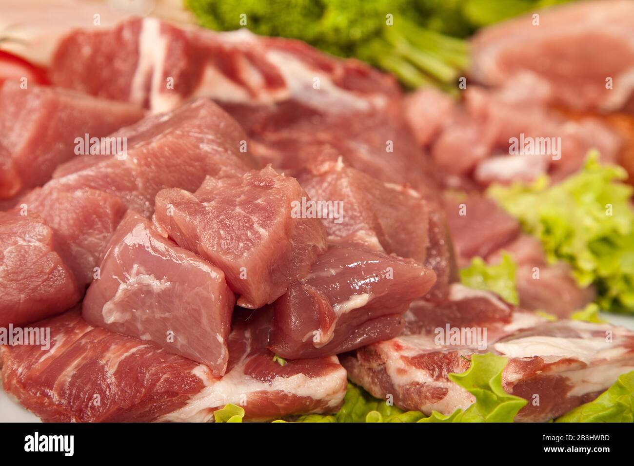 Frischer Rohfleischhintergrund mit Rindfleisch, Truthahn und gemahlenem Rindfleisch Stockfoto