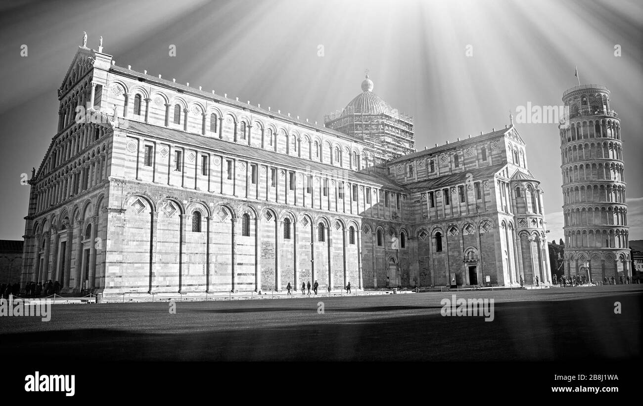 Die Piazza dei Miracoli (Platz der Wunder), formal bekannt als Piazza del Duomo (Domplatz), ist ein ummauertes 8,87 Hektar großes Gebiet in Pisa, TU Stockfoto