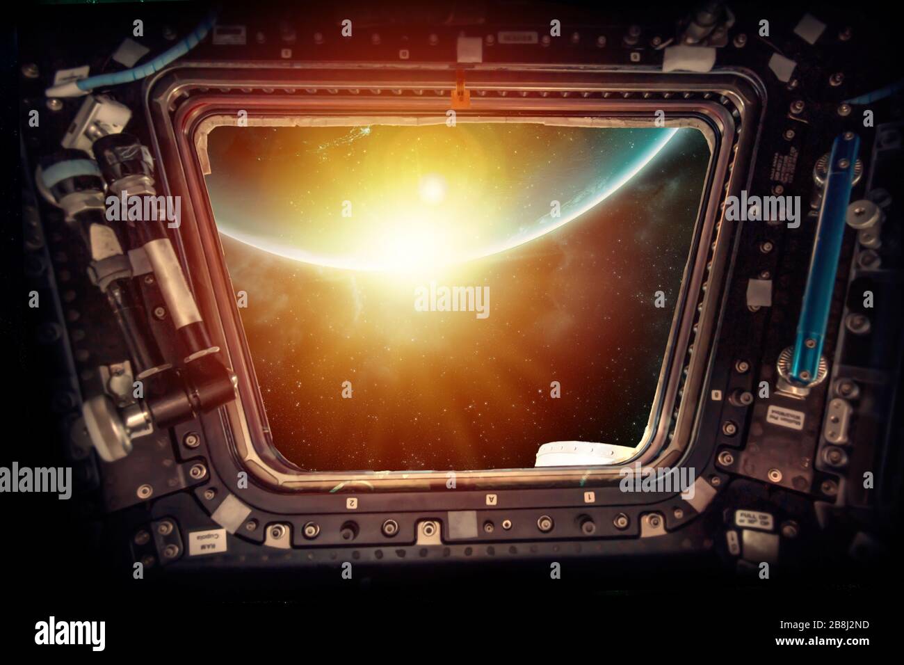 Erdblick mit Sonnenaufgang von einem Raumschiff. Elemente dieses Bildes, das von der NASA eingerichtet wurde Stockfoto