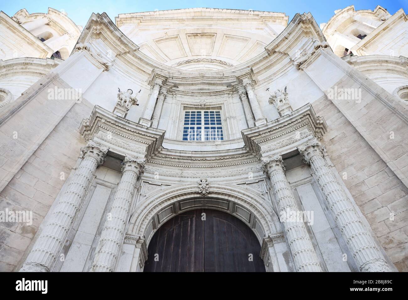 Vorderseite der Kathedrale von Cadiz Stockfoto
