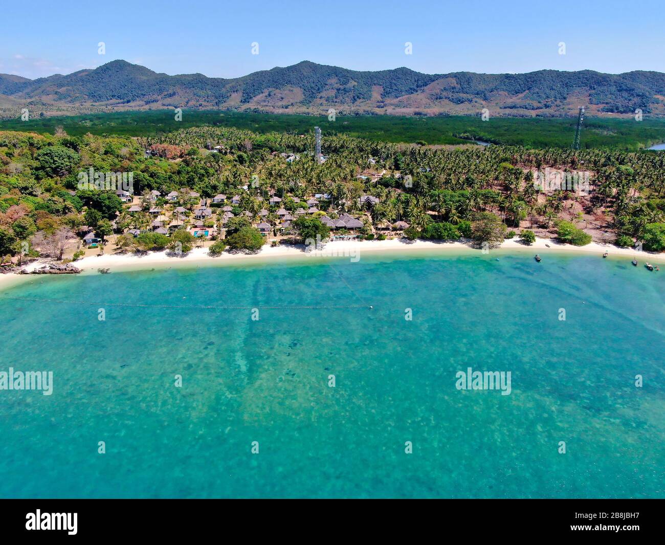 Luftansicht Mit Drone. Strand im tropischen Paradies, Insel Koh Yao Yai in Phang-nga, Thailand. Landschaft mit tropischem. Stockfoto