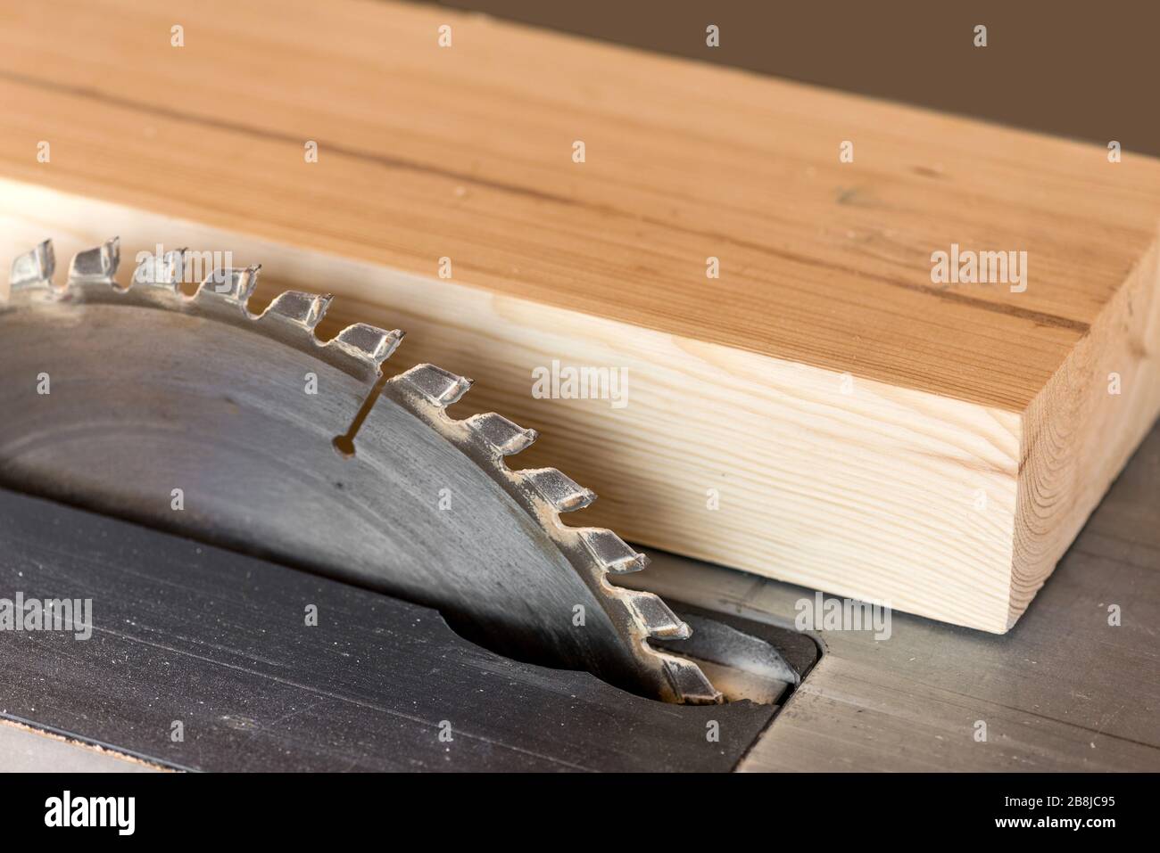 Nahaufnahme für Kreissäge in der Tischlerei Stockfoto
