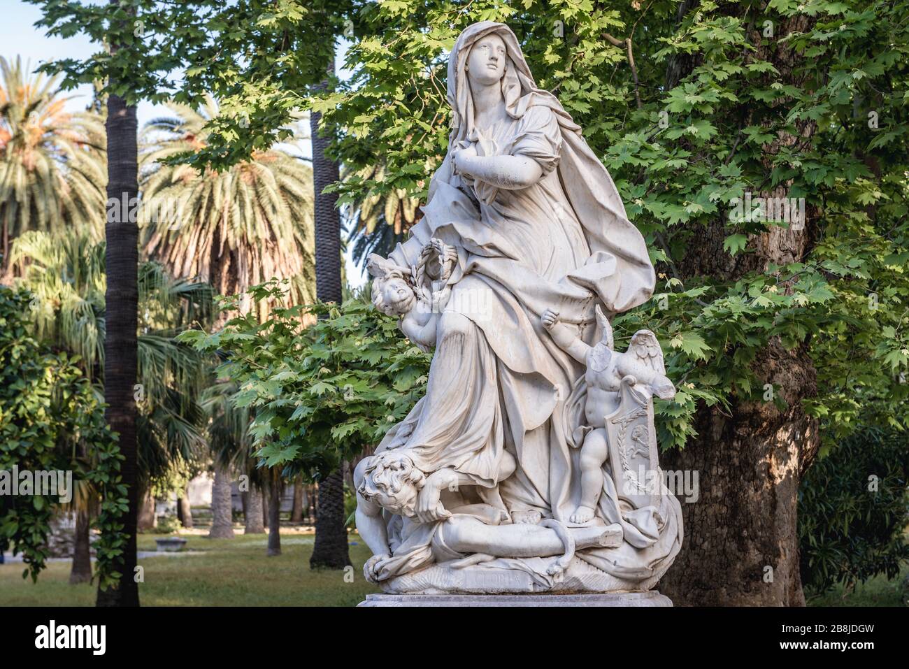 Skulpturen im Park Villa Giulia, auch bekannt als Villa del Popolo oder Villa Flor in der süditalienischen Stadt Palermo, Hauptstadt der autonomen Region Sizilien Stockfoto