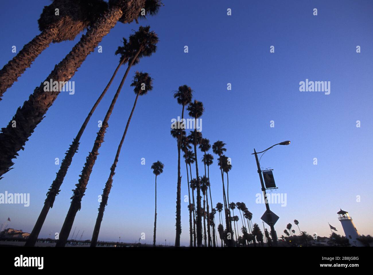 Promenade bei Sonnenuntergang im Leuchtturm von Santa Barbara, Kalifornien, USA Stockfoto