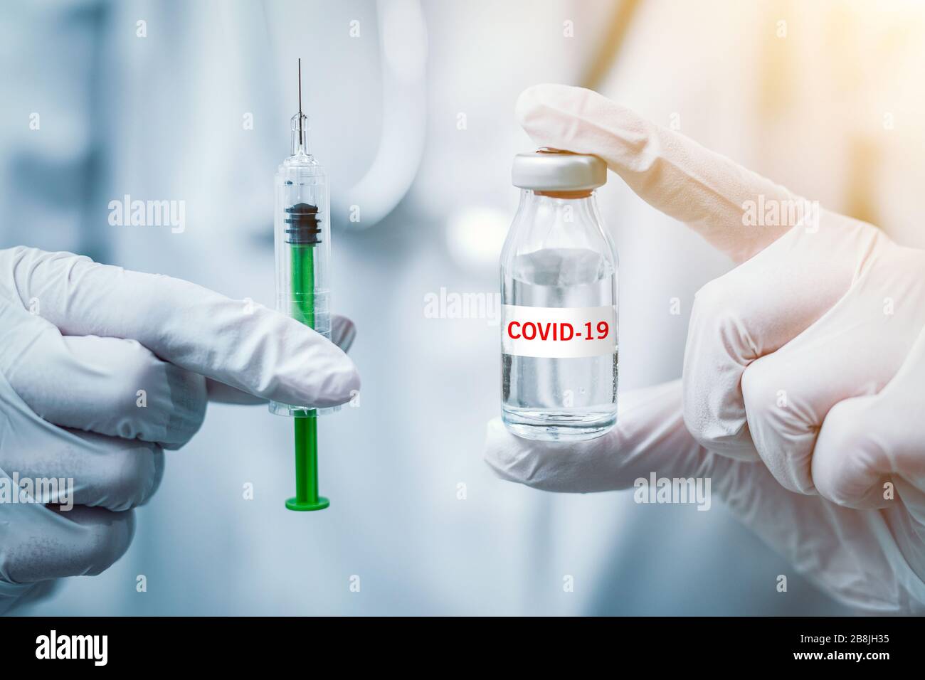 Impfstoff- und Spritzenspritzen-Injektion zur Vorbeugung und Behandlung von Corona-Virusinfektionen (neuartiges Coronavirus, COVID-19, nCoV 2019). Stockfoto