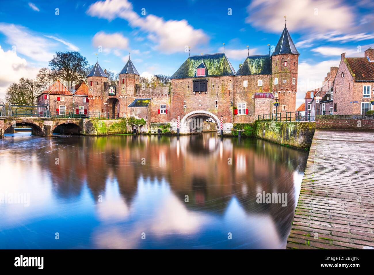 Amersfoort, Niederlande, am Nachmittag im historischen Doppelpoort. Stockfoto