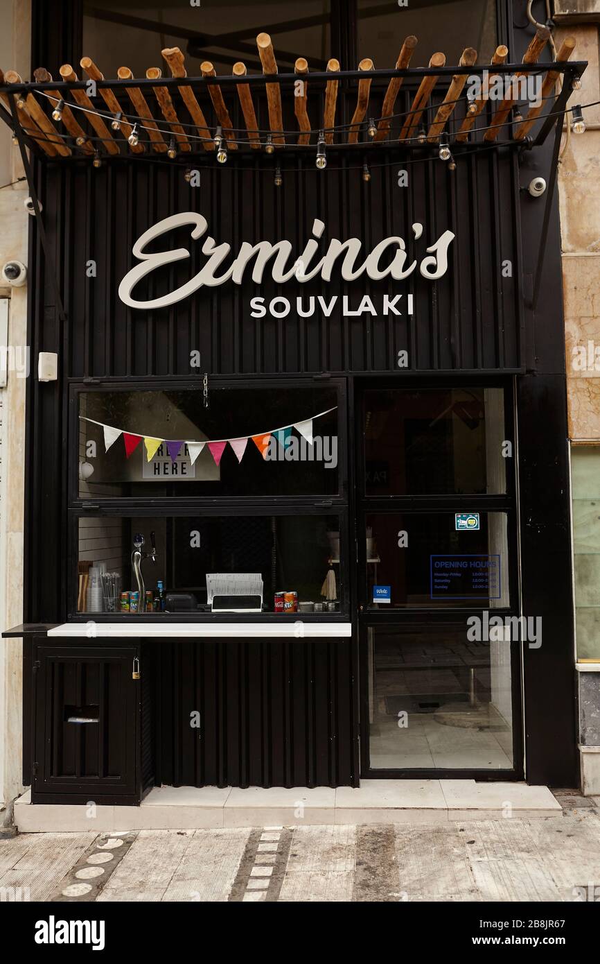 Souvlaki-Shop in Athen, geschlossenes Coronavirus Stockfoto