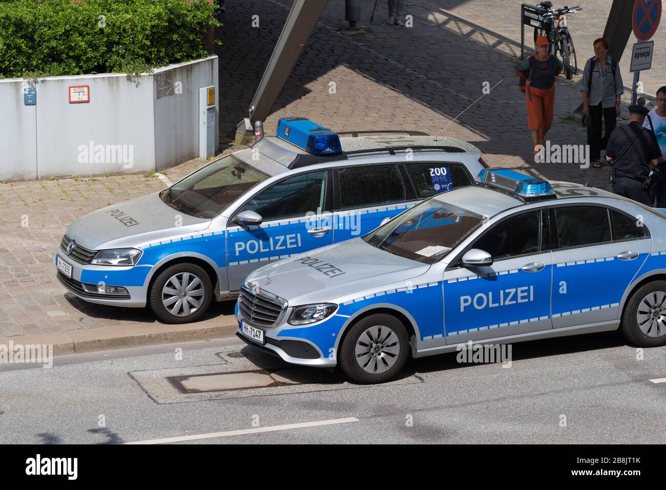 HAMBURG, DEUTSCHLAND - 12. MAI 2018: Die Polizei Hamburg hat 9.748 Mitarbeiter, davon 6.174 uniformierte Polizisten, 1.521 Kriminalpolizisten, 498 Offi Stockfoto