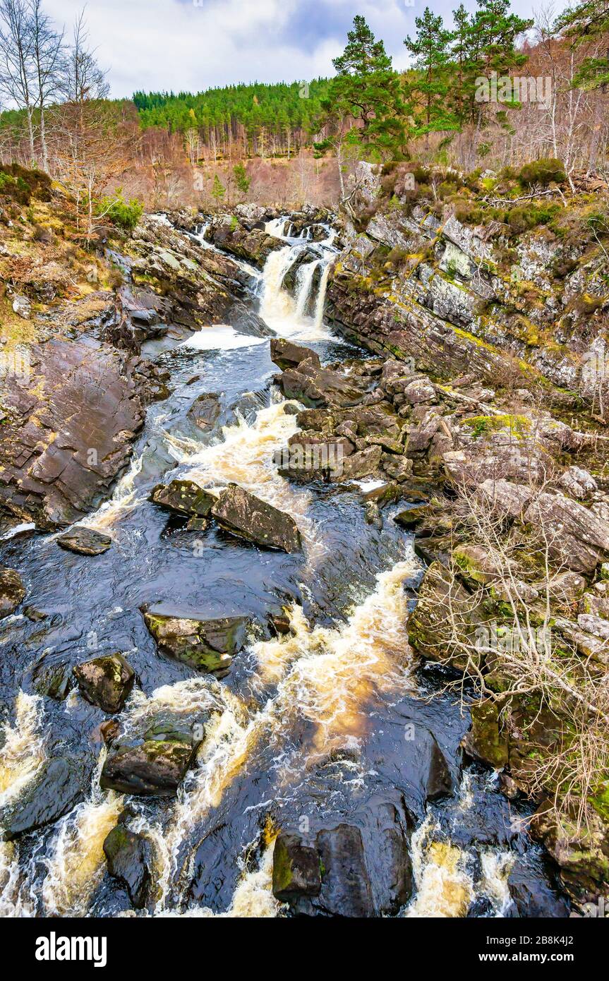 Fällt der Rogie auf schwarzen Wasser Fluss gelegen zwischen Garve und Contin aus der A835 westlich von Inverness im Norden Schottlands Stockfoto