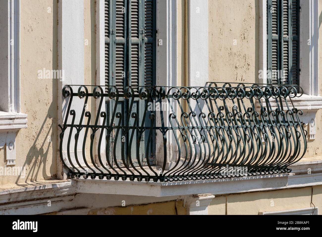 Vintage-Balkon, Nahaufnahme, Kastoria, Griechenland, Osteuropa Stockfoto