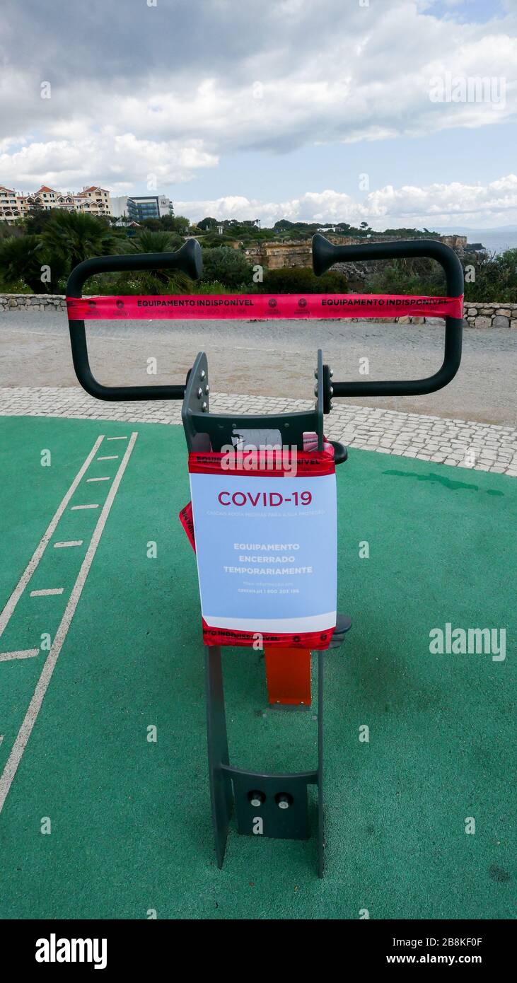 Outdoor-Trainingsgeräte, die aufgrund der Coronavirus Covid-19 Epidemie von Behörden abgedichtet wurden Stockfoto