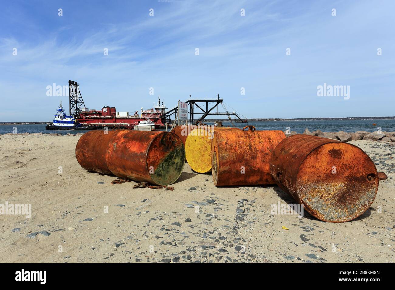 Fässer am Strand Shinnecock Long Island New York Stockfoto