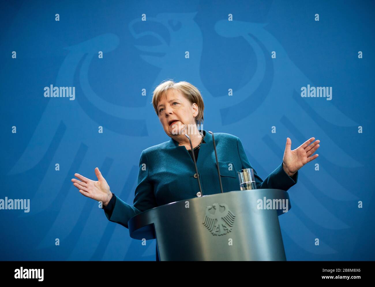 Dpatop - 22. März 2020, Berlin: Bundeskanzlerin Angela Merkel (CDU) spricht auf einer Pressekonferenz nach einer Telefonkonferenz mit den Bundespräsidenten über weitere Maßnahmen gegen die Ausbreitung des Coronavirus. Foto: Michael Kappeler / dpa-Pool / dpa Stockfoto