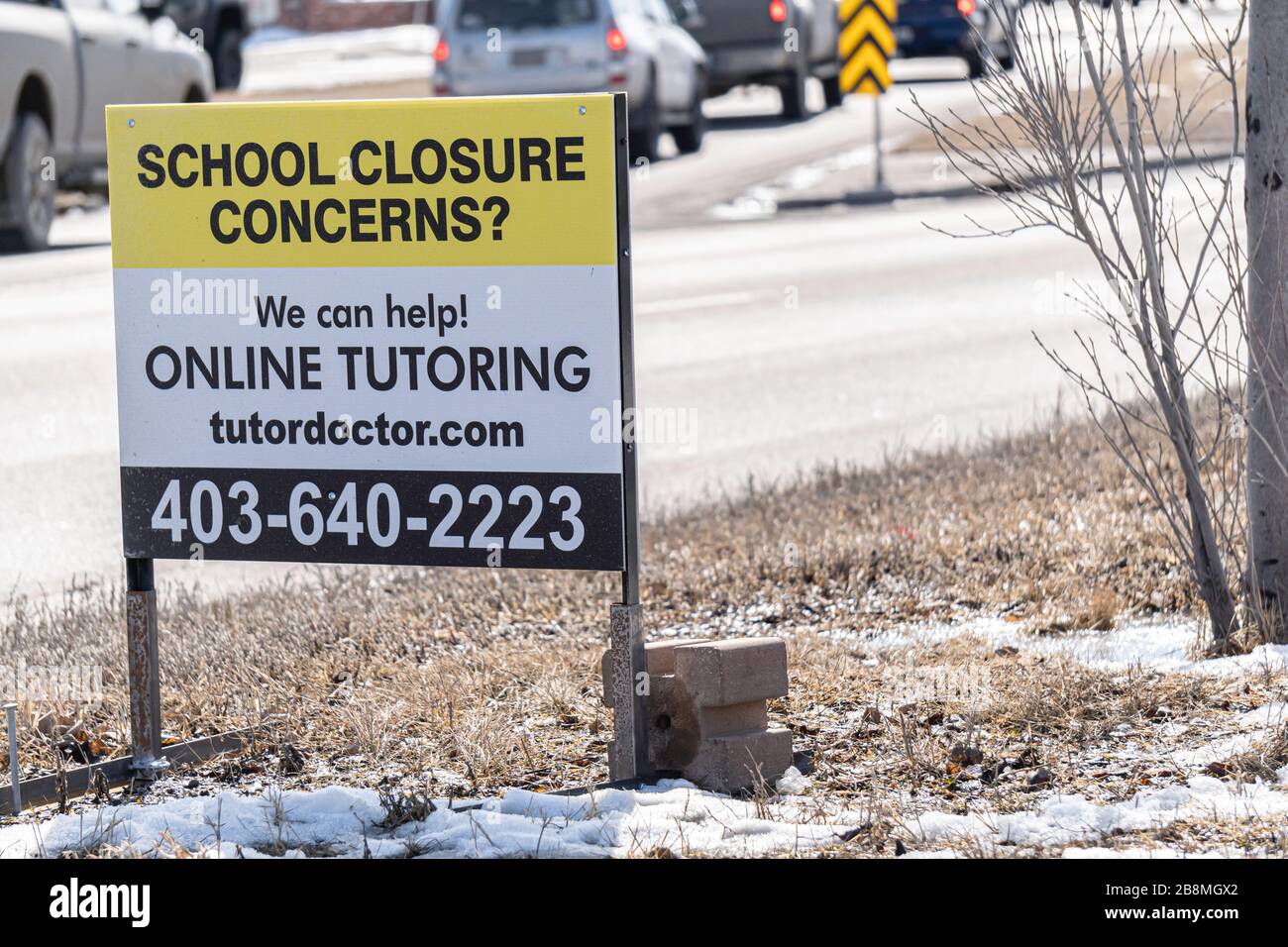 21. März 2020 - Calgary, Alberta Kanada - unterzeichnen Sie die Online-Nachhilfe für Werbung, um zu helfen, während die Schulen geschlossen werden Stockfoto