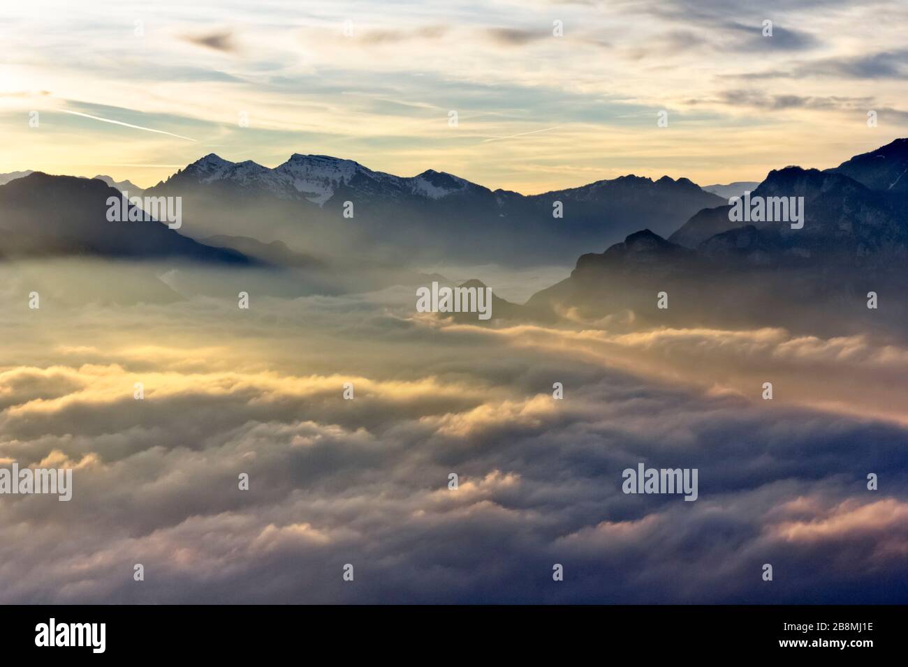 Berge rund um den Gardasee und das Ledrotal. Provinz Trient, Trentino Alto-Adige, Italien, Europa. Stockfoto