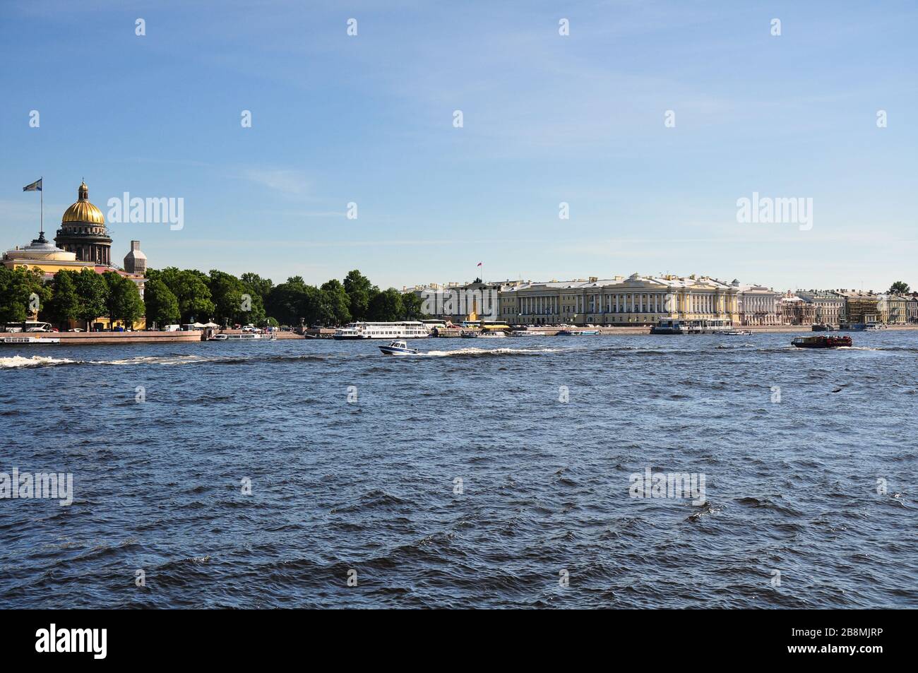 St Isaac Cathedral über dem Fluss Neva, St. Petersburg, Russland Stockfoto