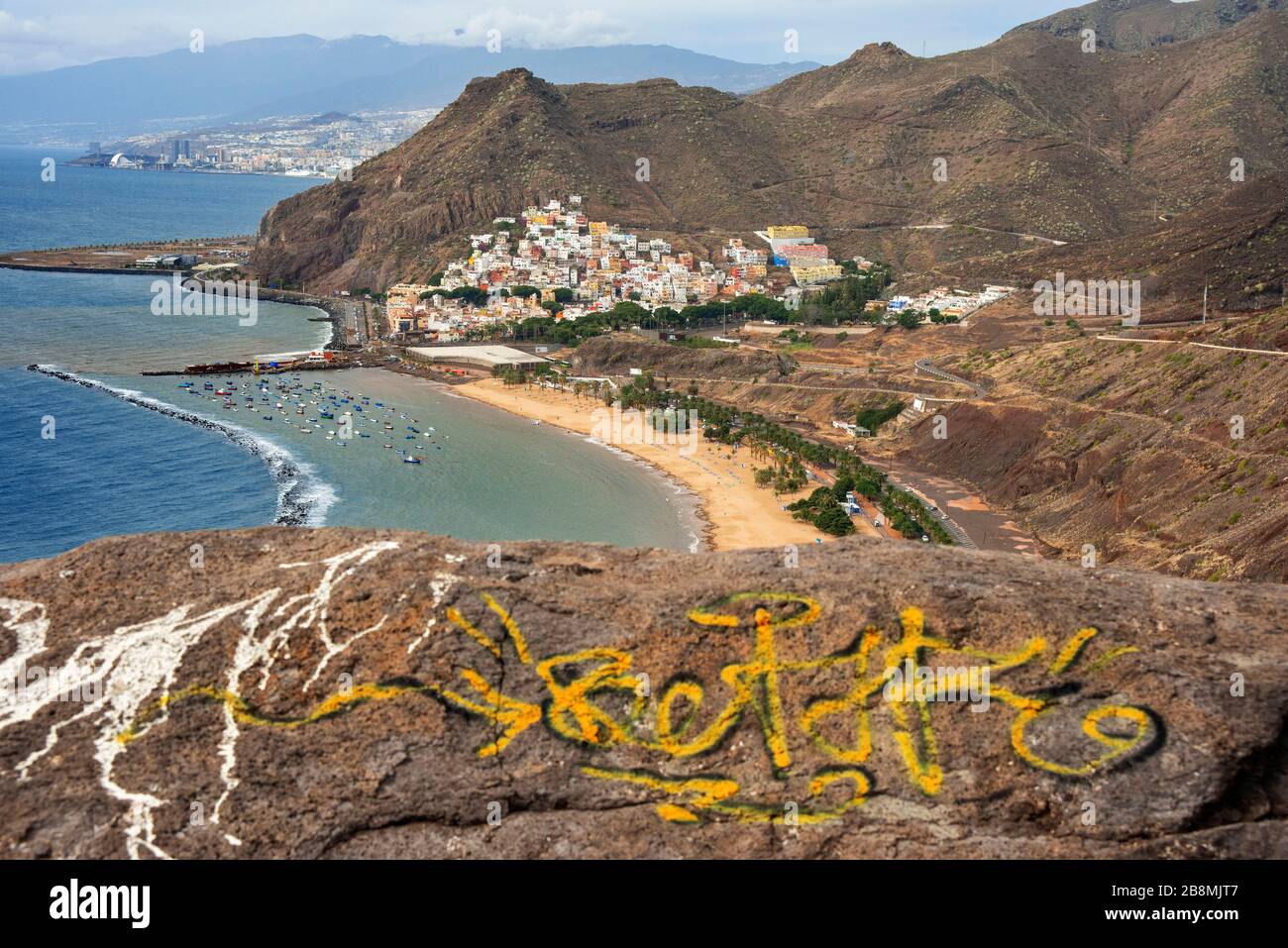 Luftbild und Panoramablick auf den Strand Teresitas und San Andres, Kanarische Inseln, Spanien Stockfoto