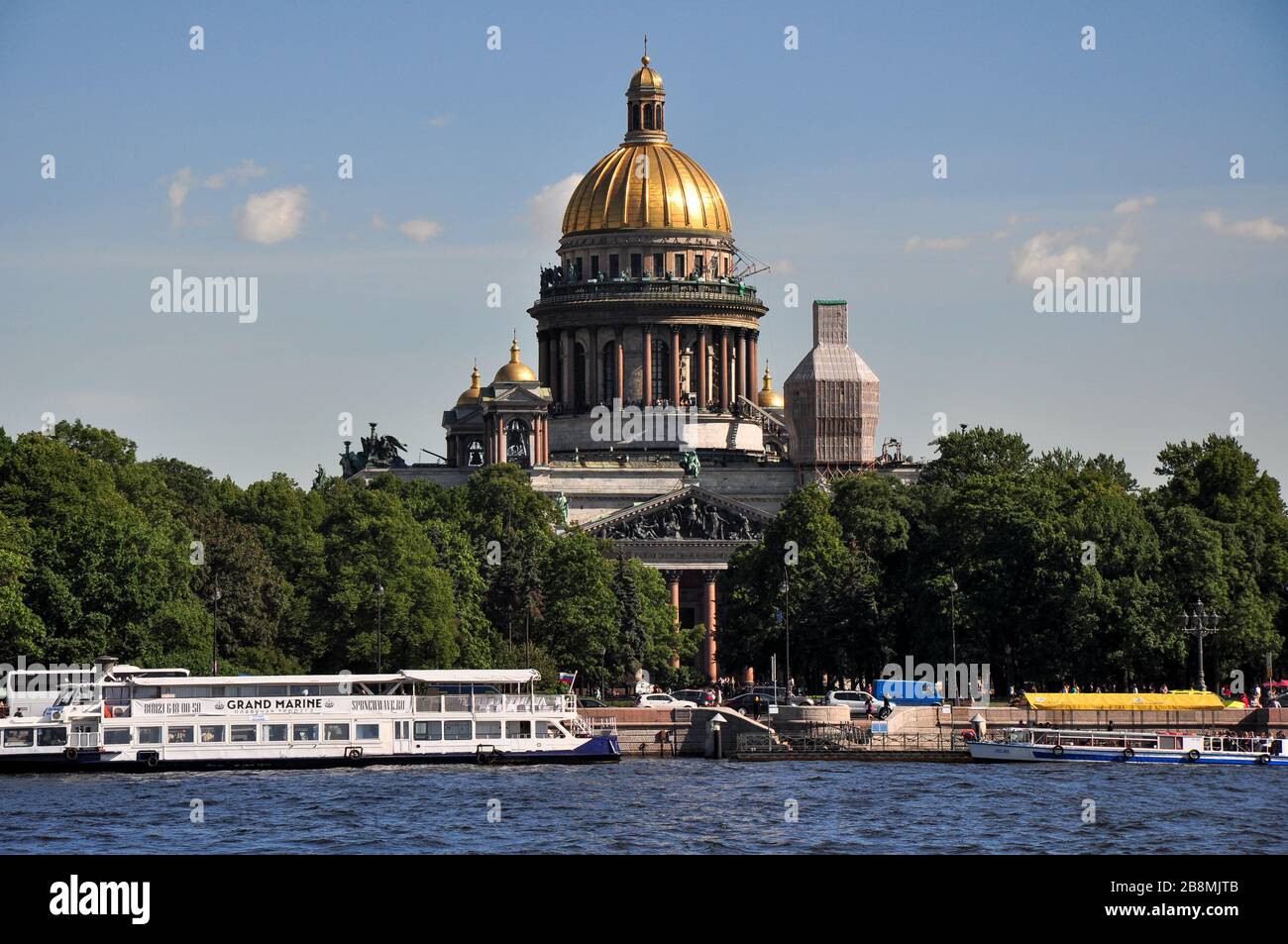 St Isaac Cathedral über dem Fluss Neva, St. Petersburg, Russland Stockfoto