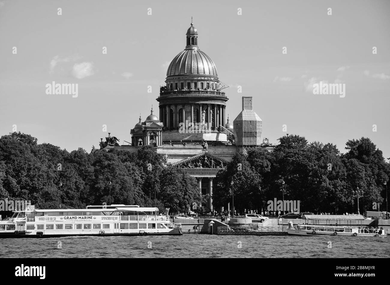St Isaac Cathedral über dem Fluss Neva, St. Petersburg, Russland Stockfoto