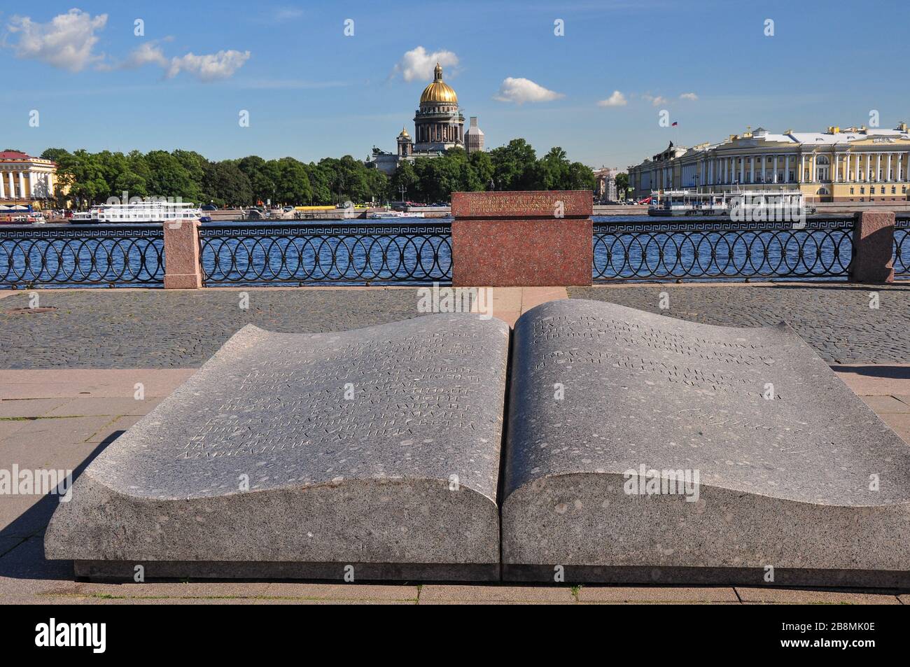 St Isaac Cathedral über dem Fluss Neva, St. Petersburg, Russland Stockfoto