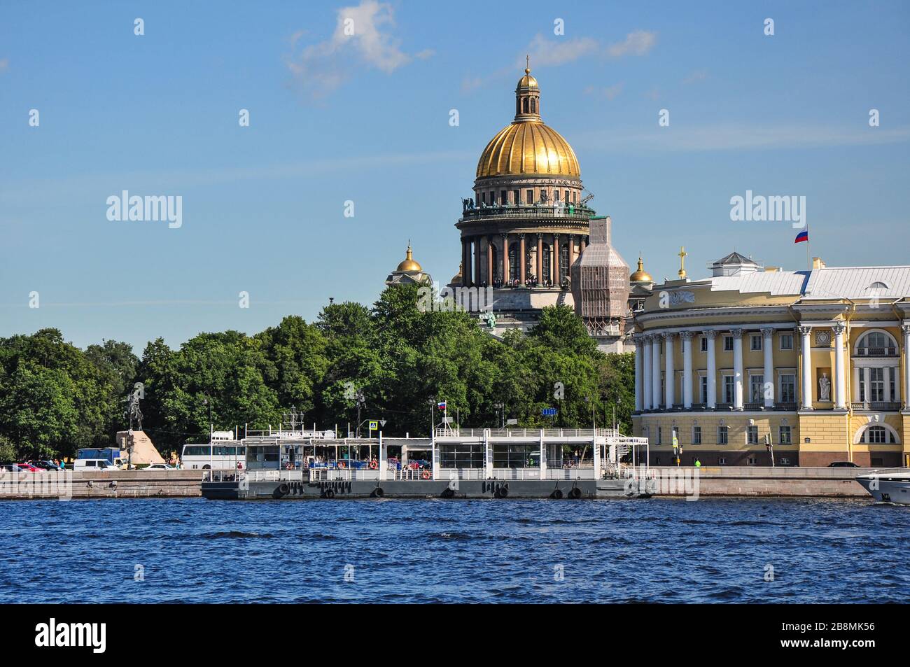 St Isaac Cathedral über dem Fluss Neva, St. Petersburg, Russland Stockfoto