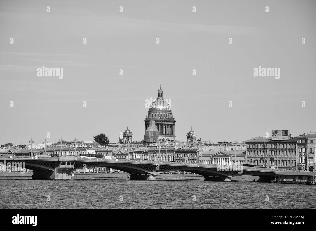 St Isaac Cathedral über dem Fluss Neva, St. Petersburg, Russland Stockfoto