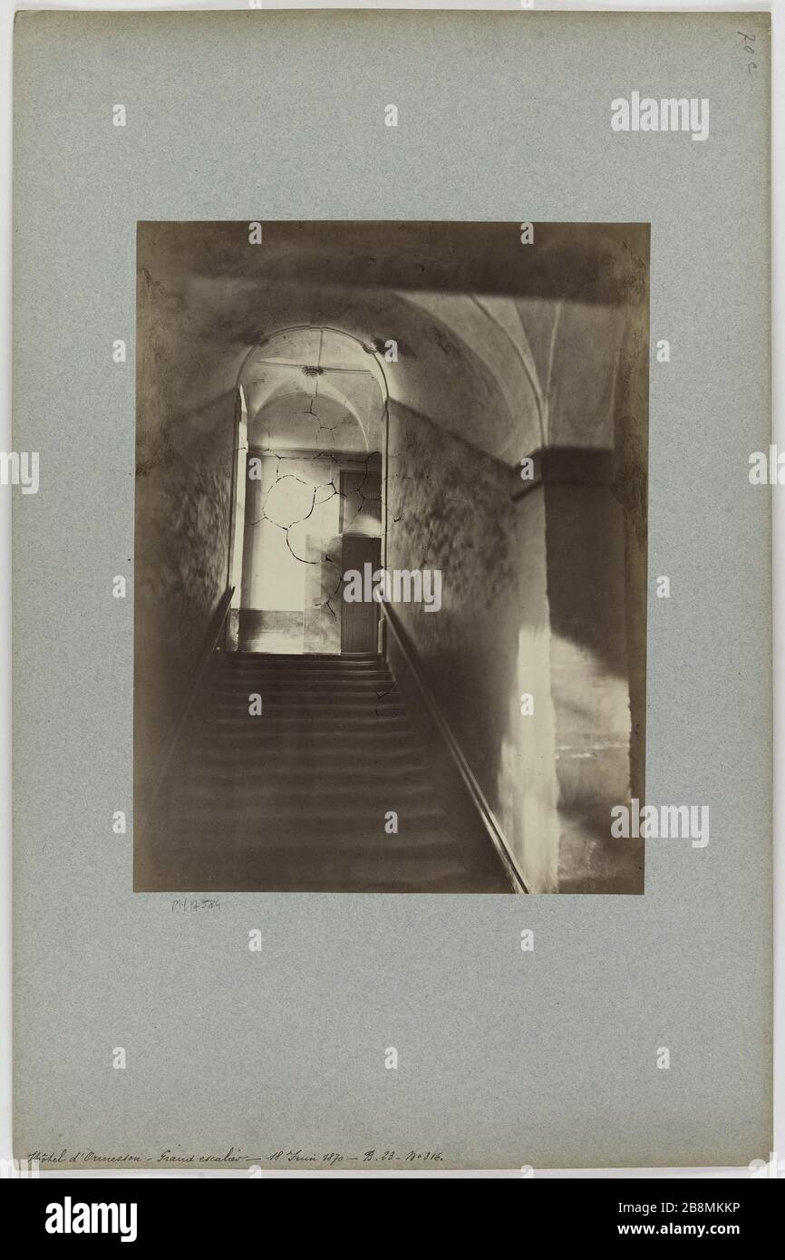 Hotel Ormesson, große Treppe. Ormesson Hotel, 21 Rue Saint Antoine, 4. Bezirk, Paris Le Marais. Hôtel d'Ormesson ou de Mayenne, 21 rue Saint-Antoine, Grand Escalier, Paris (IVème arr.). Photographie de Pierre Emonts (1831-1912). Papieralbuminé. 1870. Paris, musée Carnavalet. Stockfoto