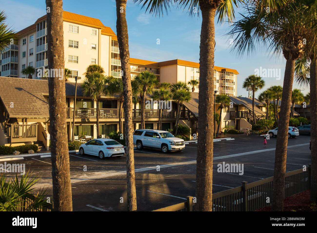 Strandurlaub und Altersvorsorge am Golf von Mexiko entlang des Lido Beach in Sarasota Florida. Stockfoto