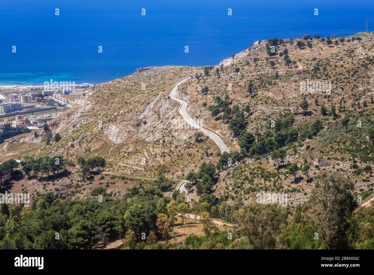 Luftbild von der Seilbahn von der Stadt Trapani zur historischen Stadt Erice an der Westküste Siziliens in Italien Stockfoto