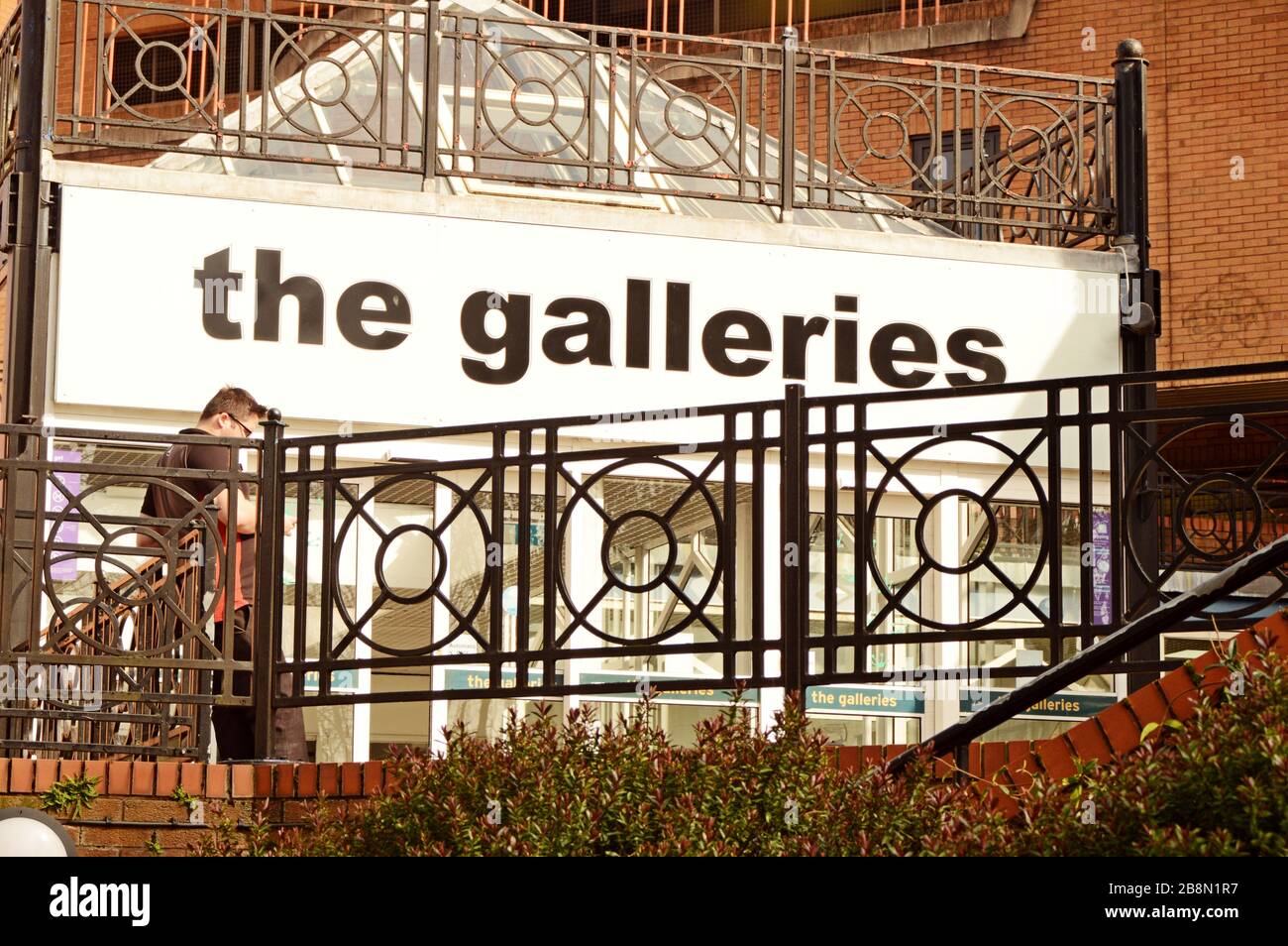 The Galleries in Broadmead, Bristol ist ein großes Einkaufszentrum und eine überdachte Einzelhandelsarena, die auch eine Galeriebesichtigung in ihrem Design beinhaltet Stockfoto