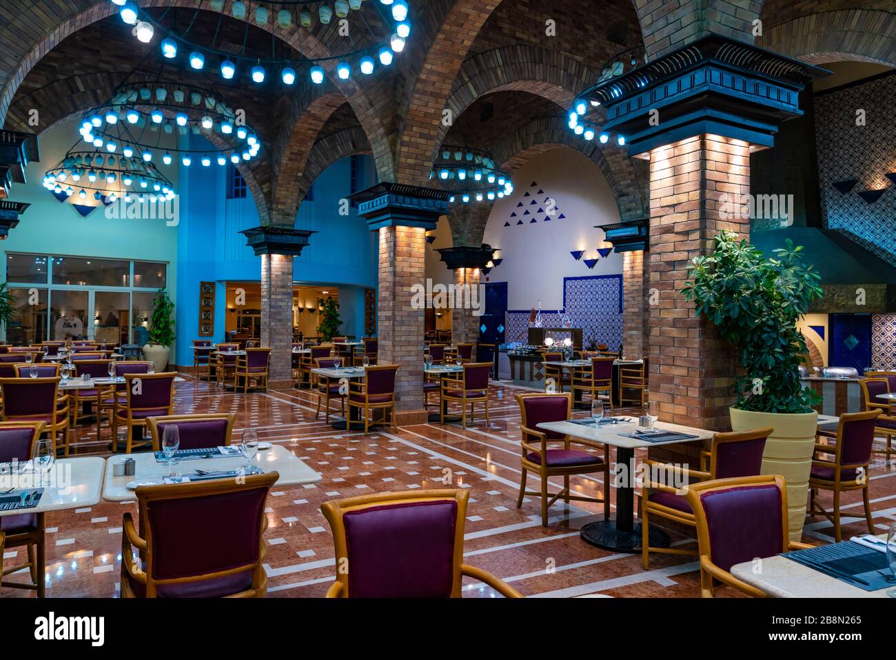 Der Speisesaal und das Buffet im Bayview Taba Heights Resort entlang des Roten Meeres, Ägypten, Naher Osten. Stockfoto