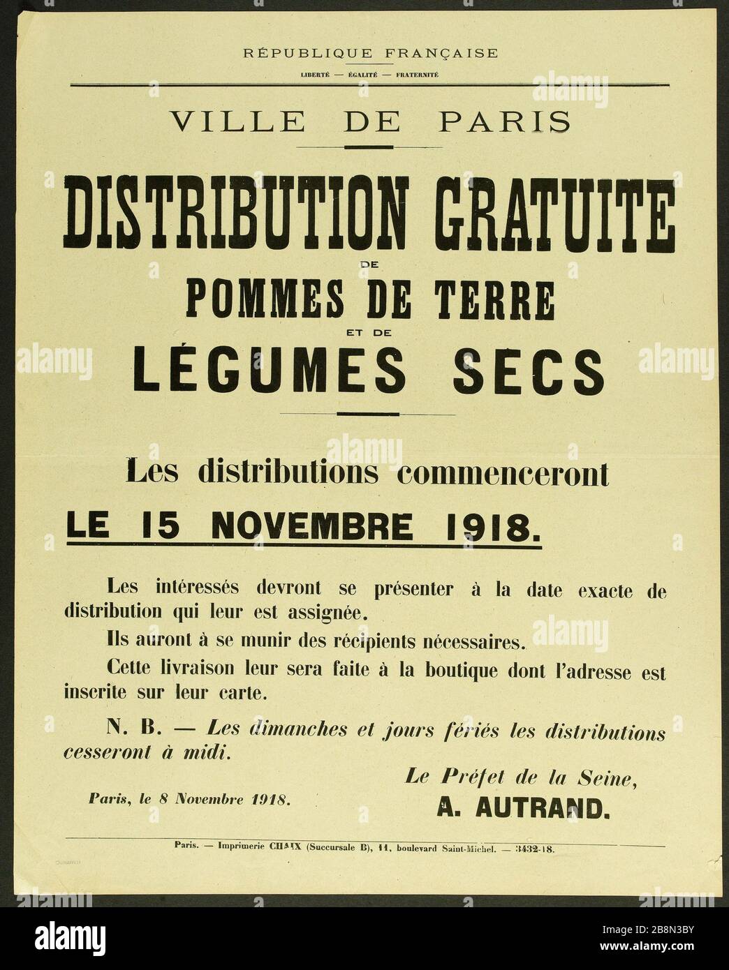 FRANZÖSISCHE REPUBLIK, FREIHEIT - GLEICHBERECHTIGUNG - BRUDERSCHAFT, STADT PARIS, KOSTENLOSE VERTEILUNG VON KARTOFFELN UND GEMÜSE IMPRIMERIE CHAIX. REPUBLIQUE FRANCAISE, LIBERTE - EGALITE - FRATERNITE, VILLE DE PARIS, DISTRIBUTION GRATUITE DE POMMES DE TERRE ET DE HÜLSENFRÜCHTE SECS. Typographie. 1918. Paris, musée Carnavalet. Stockfoto