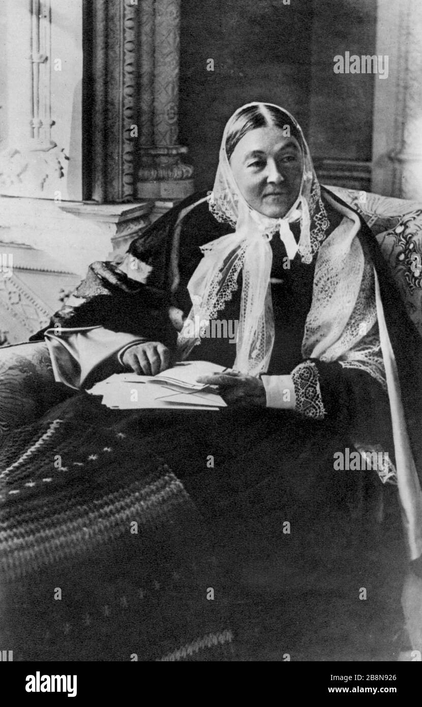 Florence Nightingale (1820-1910), 1891. Von S. G. Payne & Son. Berühmt für ihre Arbeit während des Krimkrieges, wo sie den Titel "die Dame mit der Lampe" erhielt, wird Nightingale auch dafür verehrt, dass sie mit der Einrichtung ihrer Krankenpflegeschule am St Thomas's Hospital in London die Grundlagen der professionellen Pflege gelegt hat. Sie ist hier im Alter von einundsiebzig Jahren im Claydon House, Buckinghamshire, dem Zuhause des Politikers Sir Harry Verney, Witwer ihrer Schwester, Parthenope, Lady Verney (1819-1890), abgebildet. Sie wird gezeigt, engagiert in den Brief schreiben, dass viel von ihrer Karriere beschäftigt. Stockfoto