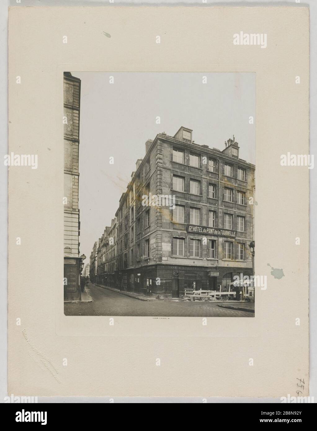 Gebäude an der Ecke der Rue des Deux-Pont und Quai de Bethune, Blick von der Brücke der Tournelle. Paris (4. Arr.) Immeuble, à l'Angle de la rue des Deux-Pont et du quai de Béthune, vue pry du pont de la Tournelle. Paris (IVème arr.), février 1914. Union Photographique Française. Paris, musée Carnavalet. Stockfoto