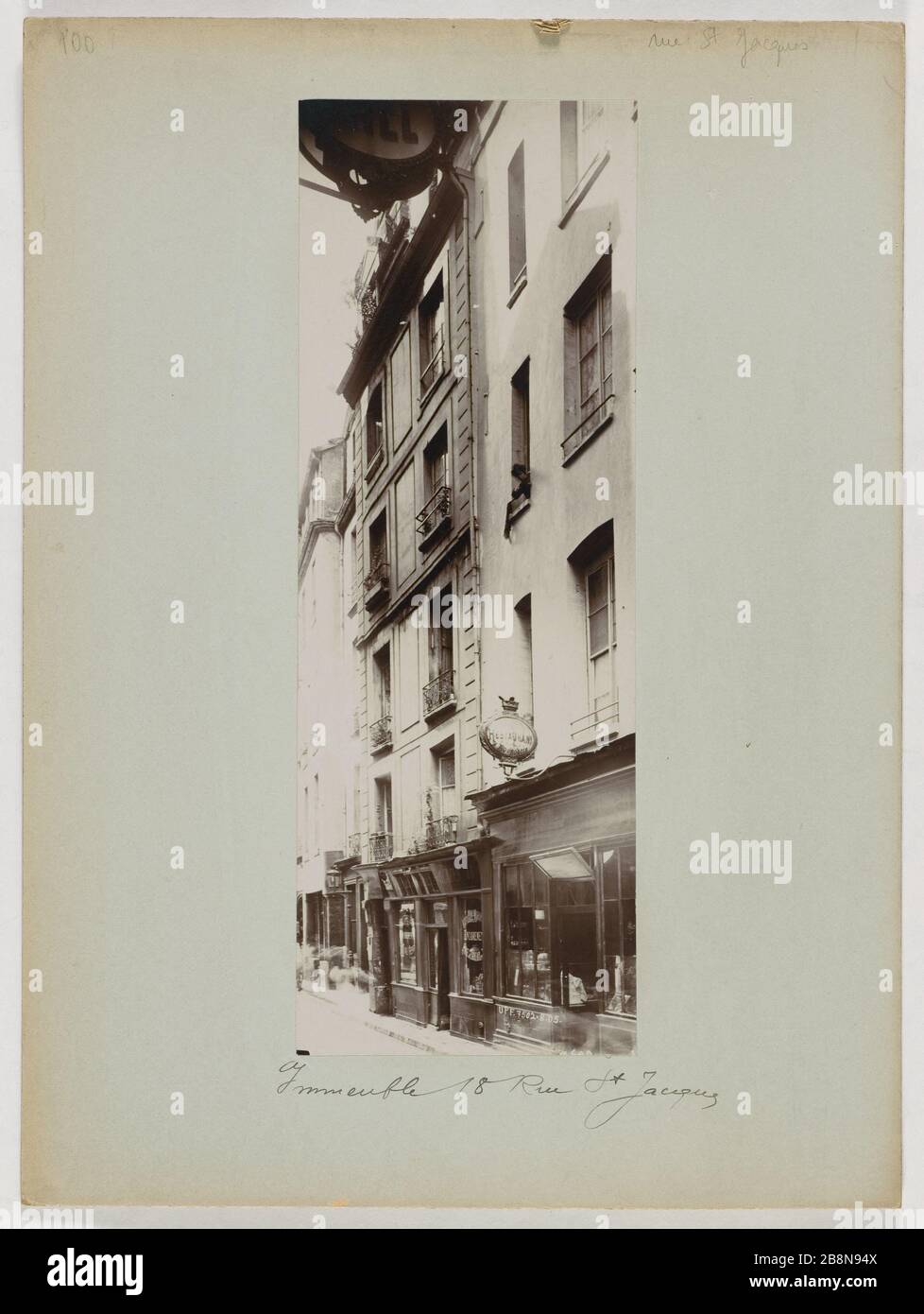 Gebäude, 18 rue Saint-Jacques. Paris (Vth arr.) Immeuble, 18 rue Saint-Jacques. Paris (Vème arr.), août 1905. Union Photographique Française. Paris, musée Carnavalet. Stockfoto