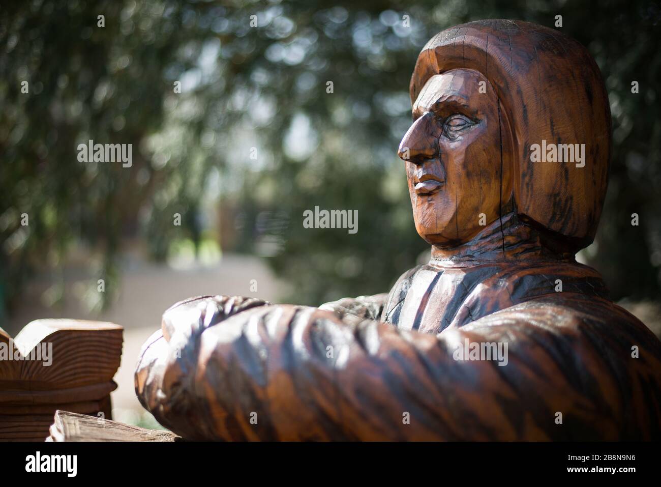 Bishop Porteus Beilby Porteus Wood Carving Figure in the Gardens of Fulham Palace, Bishop's Avenue, Fulham, London, SW6 6EA Stockfoto