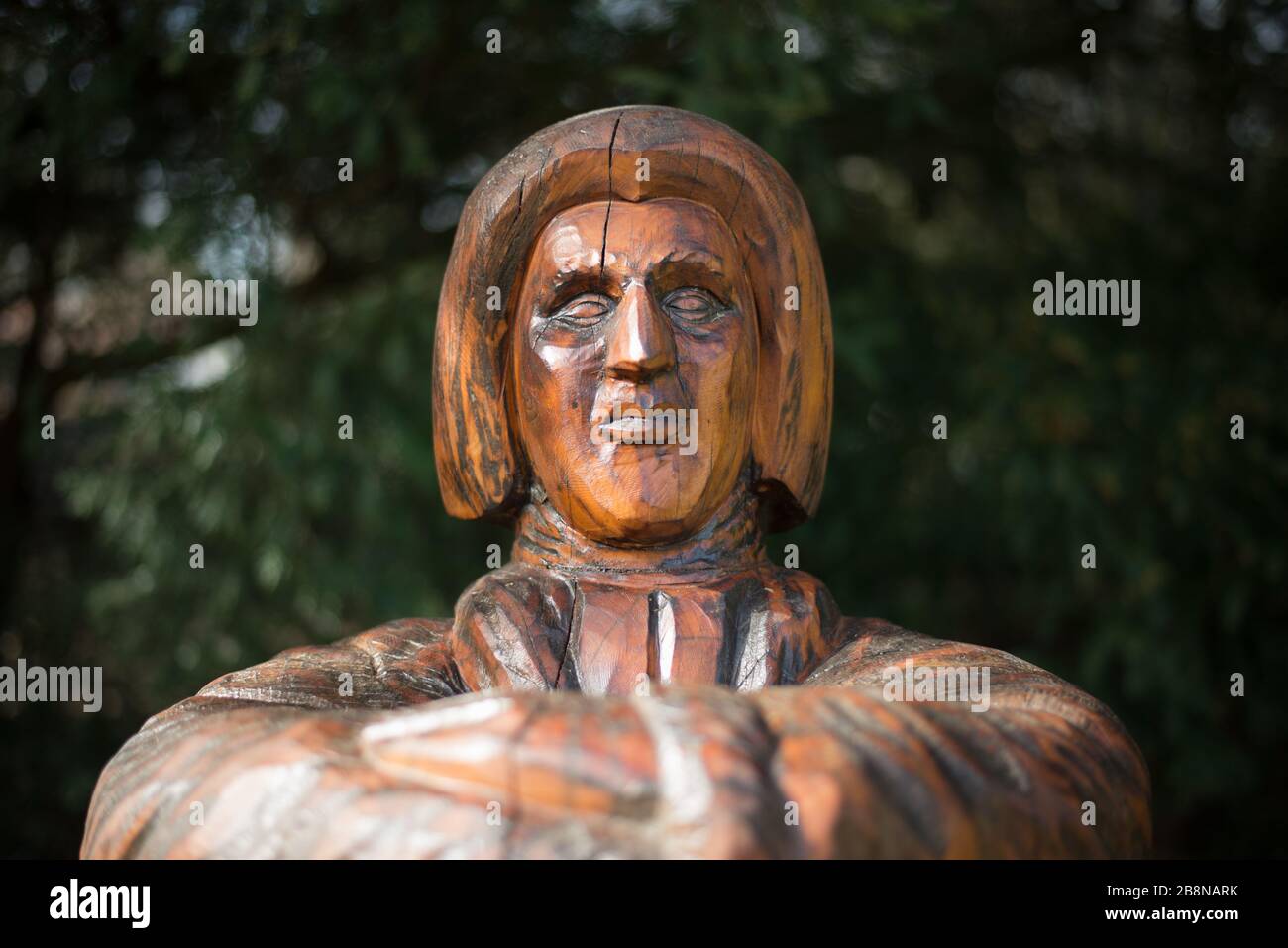 Bishop Porteus Beilby Porteus Wood Carving Figure in the Gardens of Fulham Palace, Bishop's Avenue, Fulham, London, SW6 6EA Stockfoto