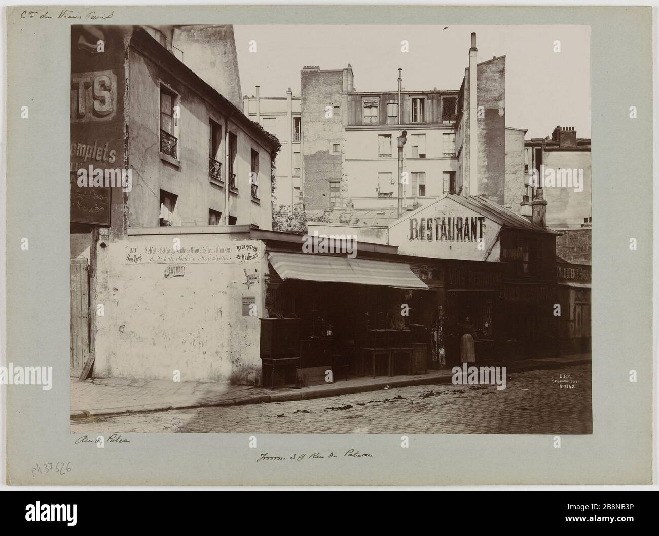 Imm Post Street. 39 R. du Poteau. Gebäude, 39 rue du Poteau, 18. Bezirk, Paris. "Immeuble, 39 rue du Poteau. Paris (XVIIIème arr.)". Union Photographique Française. Aristoteles à la gélatine. Entre, 1899-1899. Paris, musée Carnavalet. Stockfoto