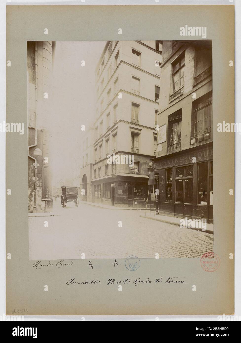 Gebäude 73 und 75 Rue de la Verrerie, in der Rue du Renard in Paris gedreht wird (vierte Straße) Immeuble, 73 et 75 rue de la Verrerie, vue pry de la rue du Renard, Paris (IVème arr.). 1898. Union Photographique Française. Paris, musée Carnavalet. Stockfoto