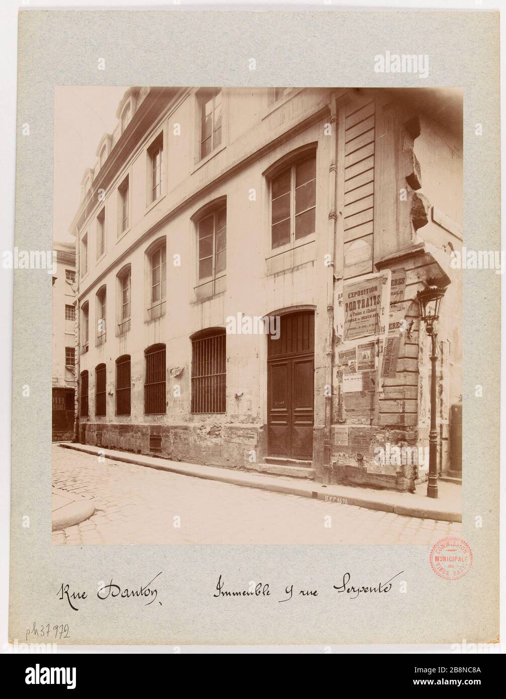 Danton Street Gebäude 9 Rue Serpente. Gebäude, 9 Rue Serpente, 6. Bezirk, Paris. Immeuble, 9 rue Serpente, côté rue Danton. Paris (VIème arr.). Photographie de l'Union Photographique de France (UPF). Aristoteles à la gélatine, entre 1894 und 1920. Paris, musée Carnavalet. Stockfoto