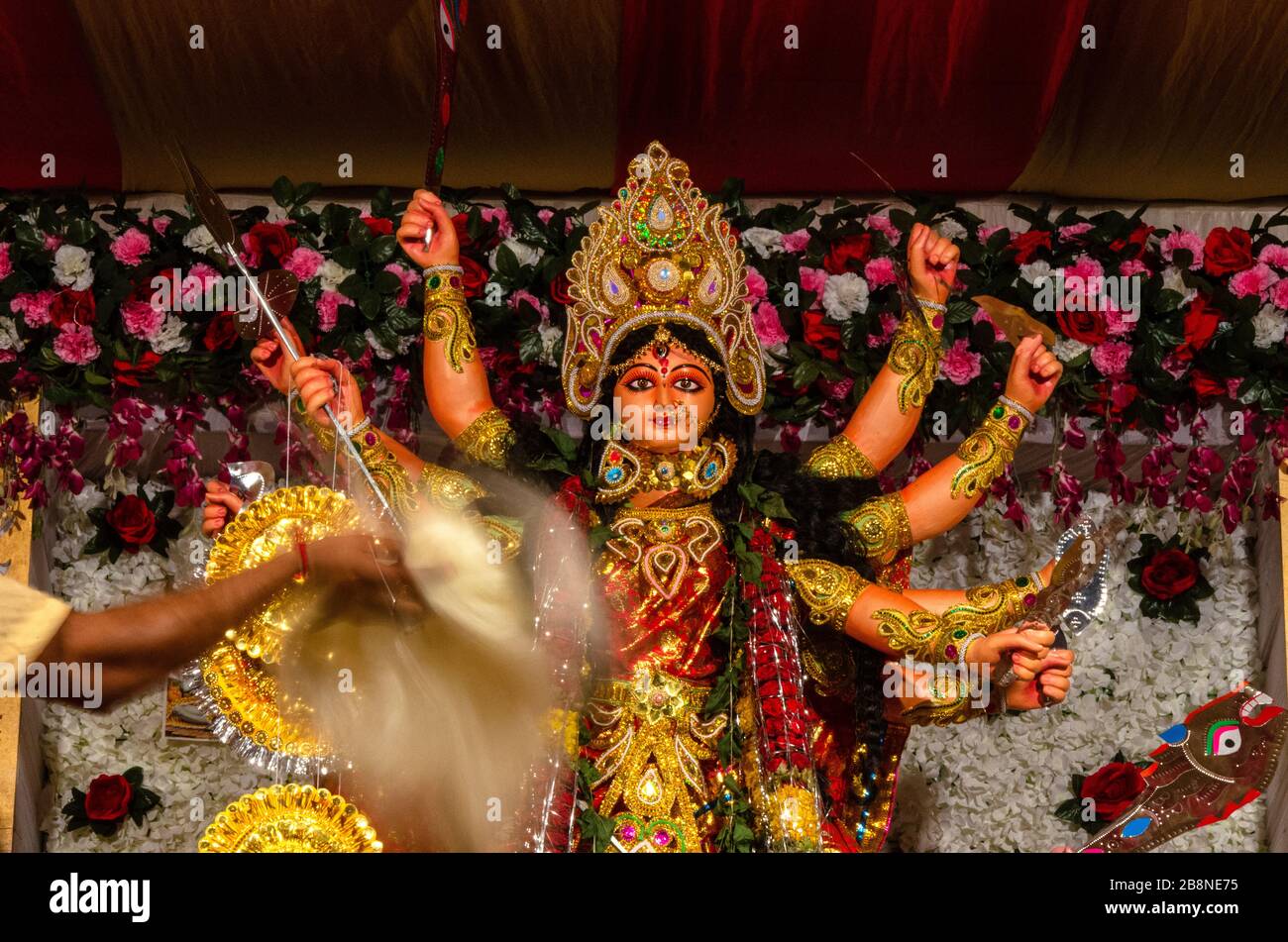 Nahaufnahme von Chamor ( Fly Wisk Fan ) aus Yaks Schwanz, der bei der Darti Puja Feier für Goddess Durga verwendet wird. Stockfoto