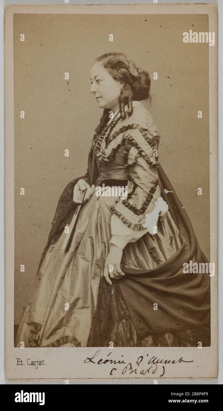 Porträt von Leonie Aunet (Frau Biard), (1820-1879), (Frau der Briefe) Porträt de Léonie d'Aunet (épouse Biard), (1820-1879), (Femme de lettres). Photographie de Carjat & Cie. Carte de visite (recto). Tirage sur Papier Albuminé. 1870-1890. Paris, musée Carnavalet. Stockfoto