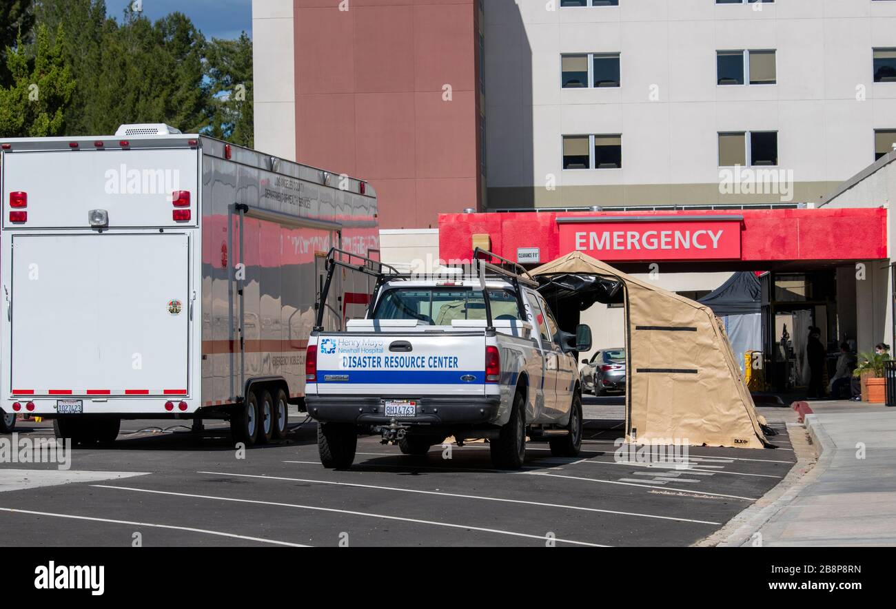 Santa Clarita, Kalifornien USA: 18. März 2020. Henry Mayo Newhall Hospital Prescrening Tent for Coronavirus (COVID-19) at Emergency Eingang Stockfoto