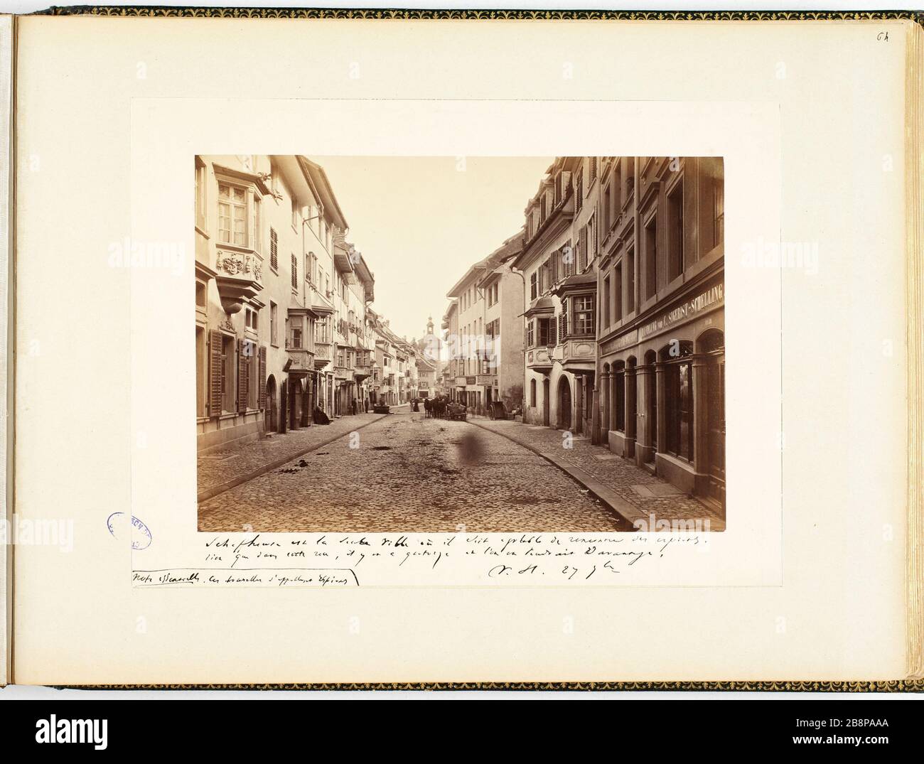 Schaffhausen zu einer Straße mit Häusern mit Türmchen 'Schaffhouse: Vue d'une rue bordée de maisons à tourelles'. Photographie anonyme. Tirage sur Papier Albuminé. 1865-1871. Paris, Maison de Victor Hugo. Stockfoto