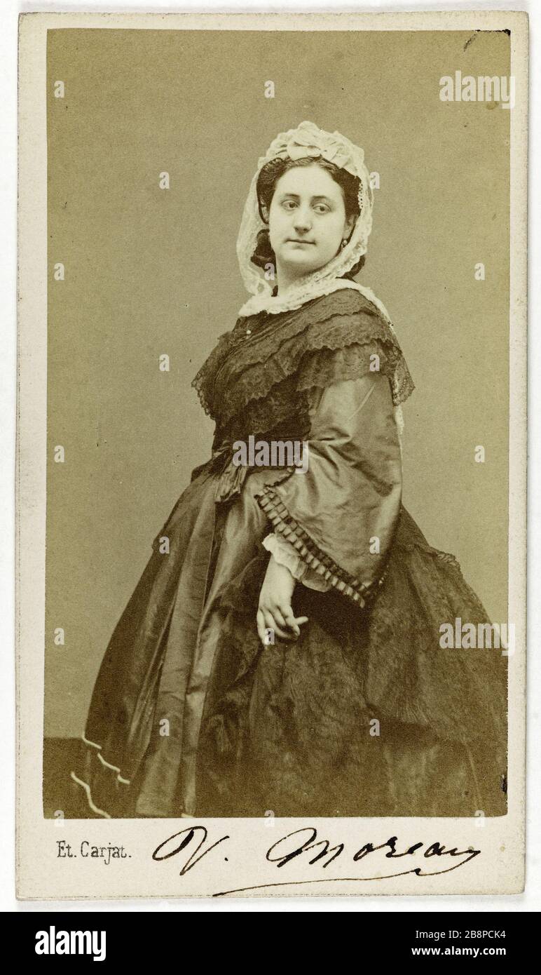 Vertical Victorine Moreau (v. l., ap.1902), genannt Moreau-Cinti, Schauspielerin Lyric Theatre im Jahr 1862 und Sängerin an der Opera Comic im Jahr 1866. Portrait de Victorine Moreau (v. l., ap.1902), dite Moreau-Cinti, actrice au Théâtre Lyrique en 1862 et chanteuse à l'Opéra Comique en 1866. Carte de visite (recto). Tirage sur Papier Albuminé. 1860-1890. Photographie de Carjat & Cie. Paris, musée Carnavalet. Stockfoto