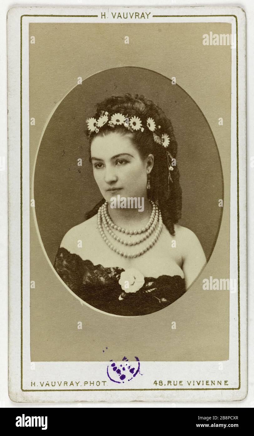 Porträt von Morliani, Schauspielerin Athenaeum Theater um das Jahr 1867, am Theater von Vaudeville und Variety Theatre. Portrait de Morliani, actrice au Théâtre Athénée vers 1867, au Théâtre de Vaudeville et au Théâtre des Variétés. Carte de visite (recto). Tirage sur Papier Albuminé. 1860-1890. Photographie d'Hippolyte Vauvray (actif entre 185.213 und 173213). Paris, musée Carnavalet. Stockfoto